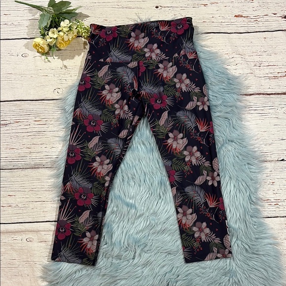 Lorna Jane Tropical Floral Navy High Rise Crop Leggings - Picture 1 of 9